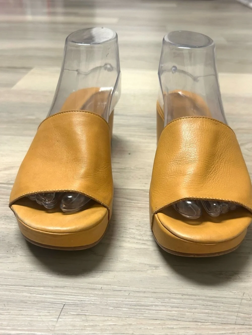 Garnett Hill Sandals Women Sz 8 Yellow Leather Slip On Wedge Made In Italy - Picture 3 of 10